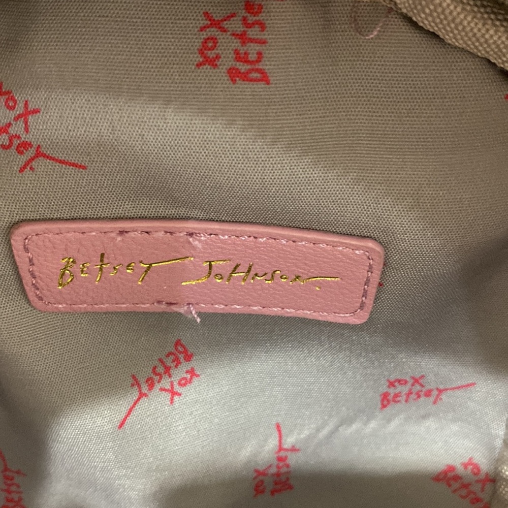 NWT. Betsey Johnson, mini puppy backpack. - Picture 10 of 12